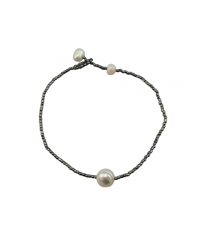 Bracelet made of black beads with one intercalate freshwater pearl